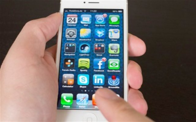iPhone 5S şi 5C au ajuns oficial în România